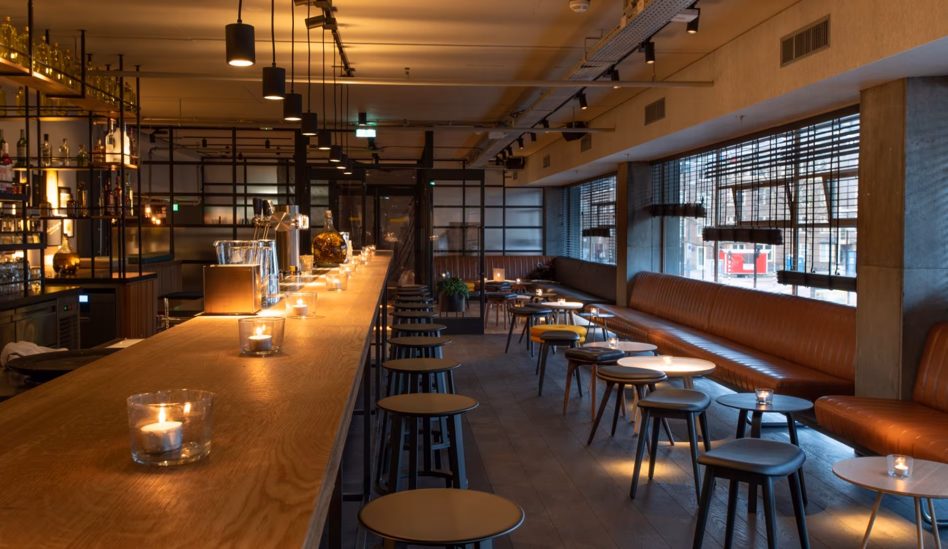 The Lemonman bar with a long counter and bar stools